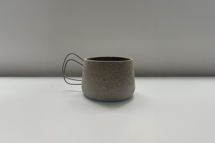 Cup with wire 